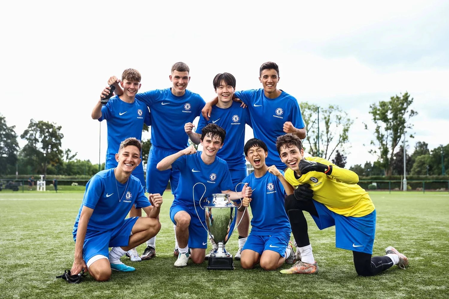 Grupo de participantes del campus del Chelsea FC